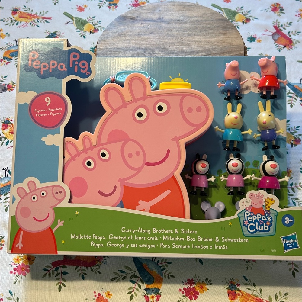 Peppa Pig Carry-Along Brothers and Sisters 9 Figures & Carrying Case New Ages 3+ - Picture 13 of 13